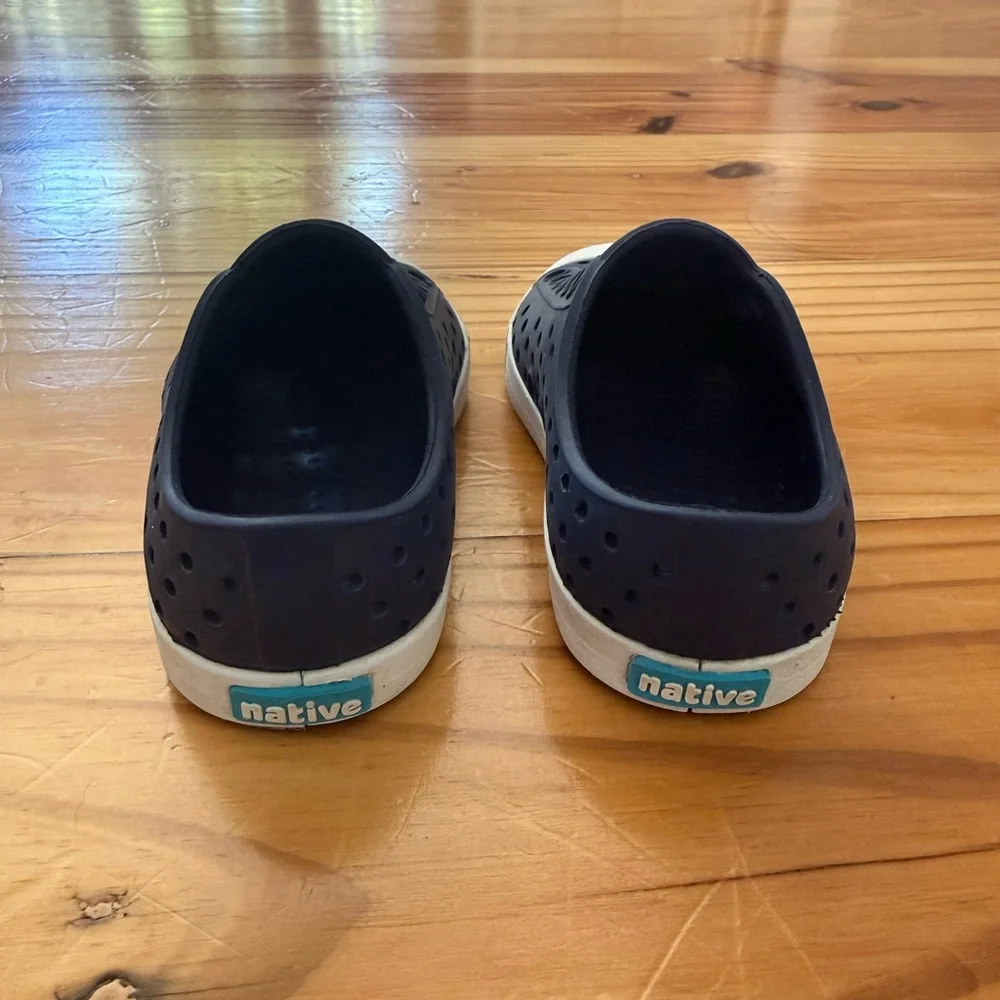 Native Kids Jefferson Slip-On Water Shoes in Navy and White
